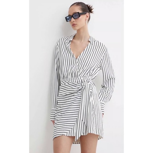 Abercrombie & Fitch Dresses & Skirts - Abercrombie & Fitch Drapey Shirt Dress In White and Black Stripe Size Large